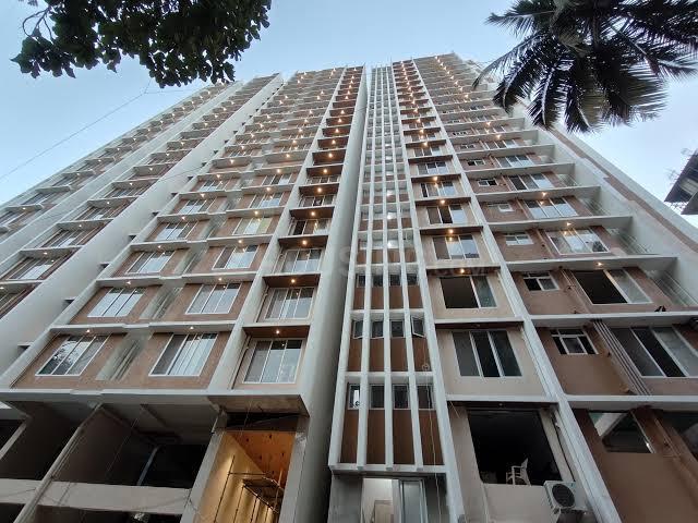 2 BHK Apartment in Kurla West for resale Mumbai. The reference number is 20739553