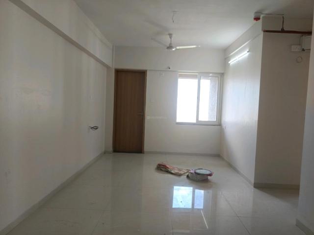2 BHK Apartment in Hadapsar for rent Pune. The reference number is 17981408