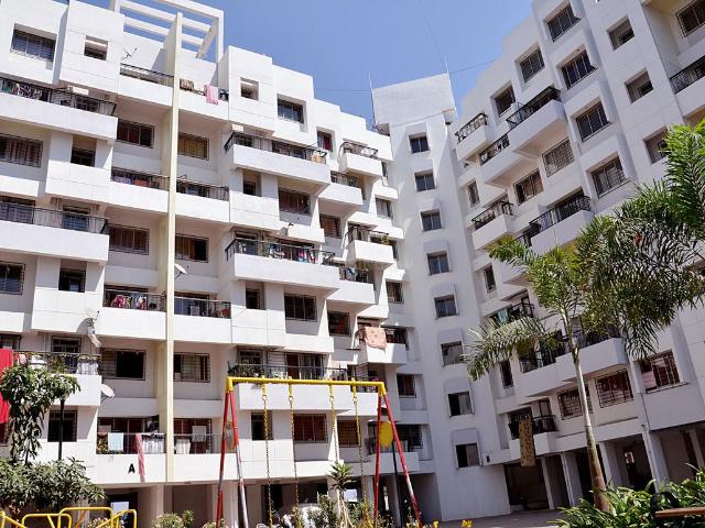 2 BHK Apartment in Hadapsar for resale Pune. The reference number is 20200909
