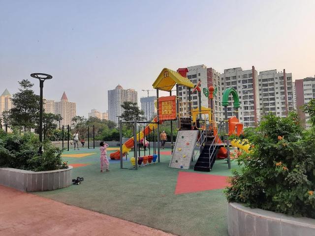 2 BHK Apartment in Hiranandani Estate for resale Thane. The reference number is 20596491