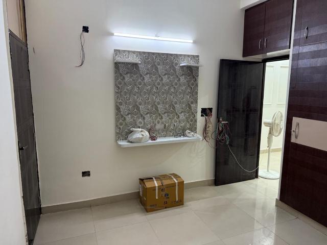 2 BHK Apartment in Indirapuram for resale Ghaziabad. The reference number is 17949312