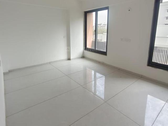 2 BHK Apartment in Jodhpur for rent Ahmedabad. The reference number is 19913575