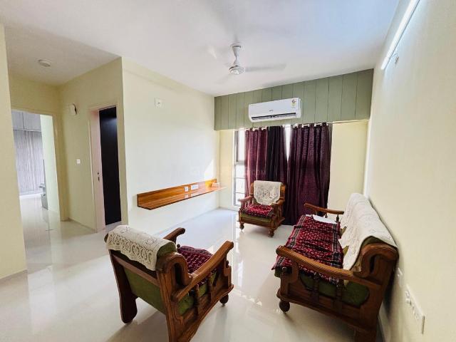 2 BHK Apartment in Jagatpur for rent Ahmedabad. The reference number is 15475553