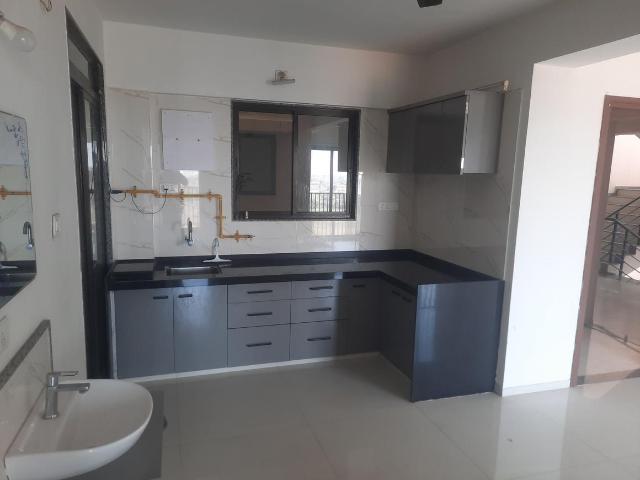 2 BHK Apartment in Jahangir Pura for rent Surat. The reference number is 18462869