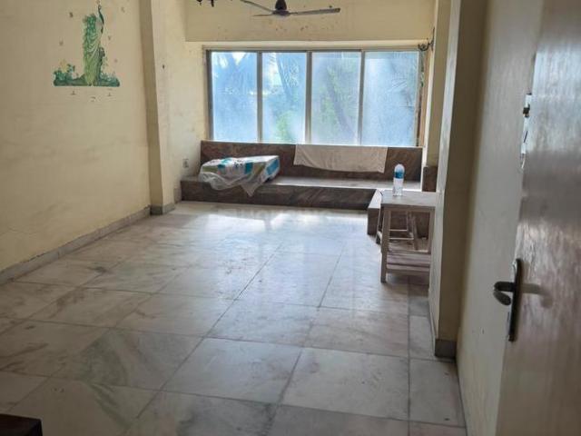 2 BHK Apartment in Juhu for rent Mumbai. The reference number is 20402028