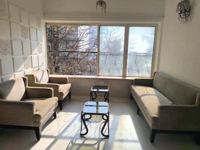 2 BHK Apartment in Juhu for rent Mumbai. The reference number is 20367846