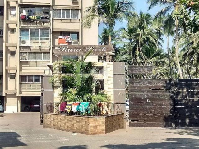 2 BHK Apartment in Juhu for resale Mumbai. The reference number is 20503478