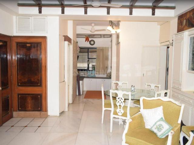 2 BHK Apartment in Juhu for resale Mumbai. The reference number is 20617493