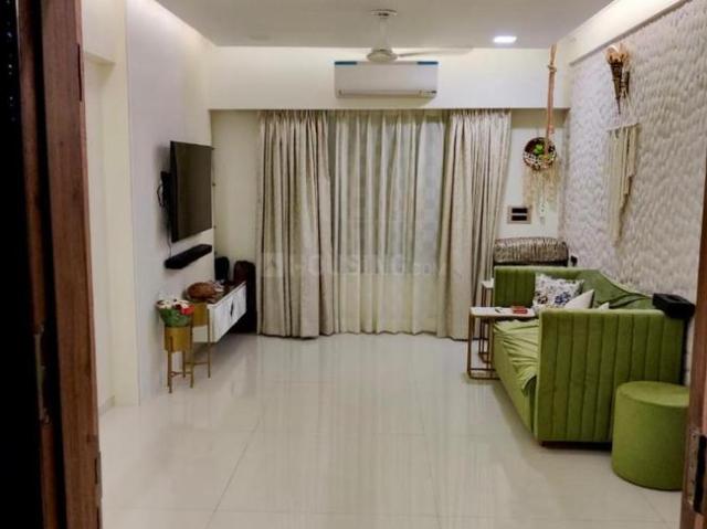 2 BHK Apartment in Juhu for resale Mumbai. The reference number is 20621356