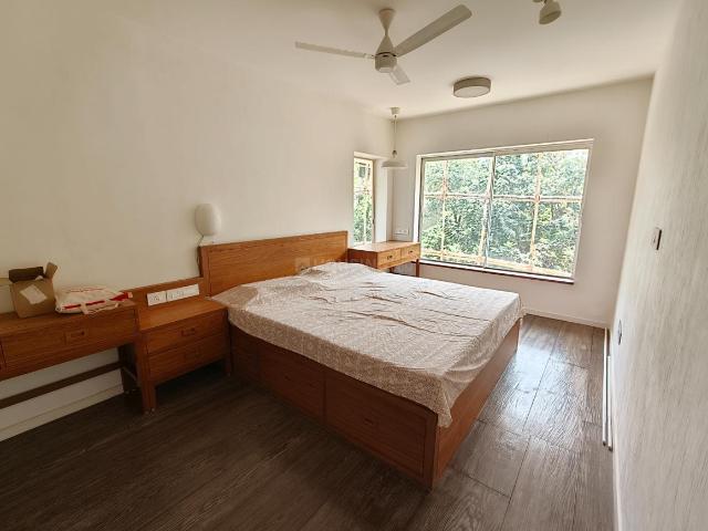 2 BHK Apartment in Juhu for resale Mumbai. The reference number is 20740410