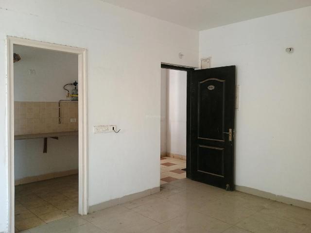 2 BHK Apartment in Omicron III Greater Noida for resale Greater Noida. The reference number is 14168076