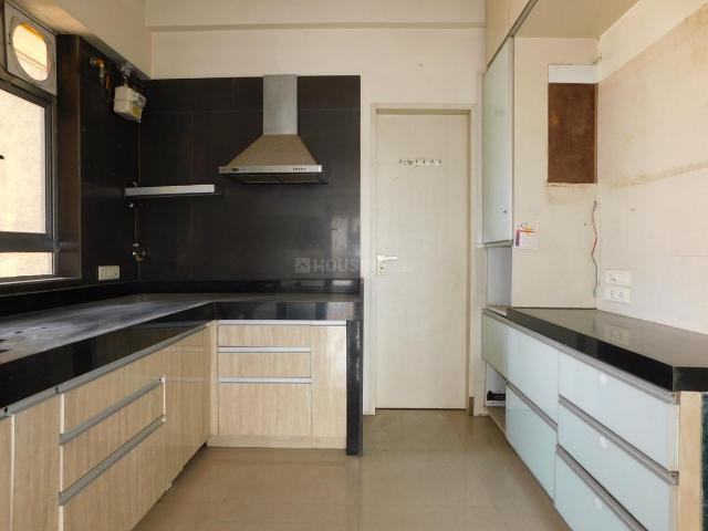 2 BHK Apartment in Lower Parel for resale Mumbai. The reference number is 20405755