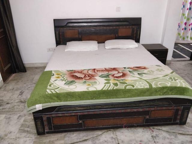 2 BHK Apartment in Lajpat Nagar for rent New Delhi. The reference number is 3246492