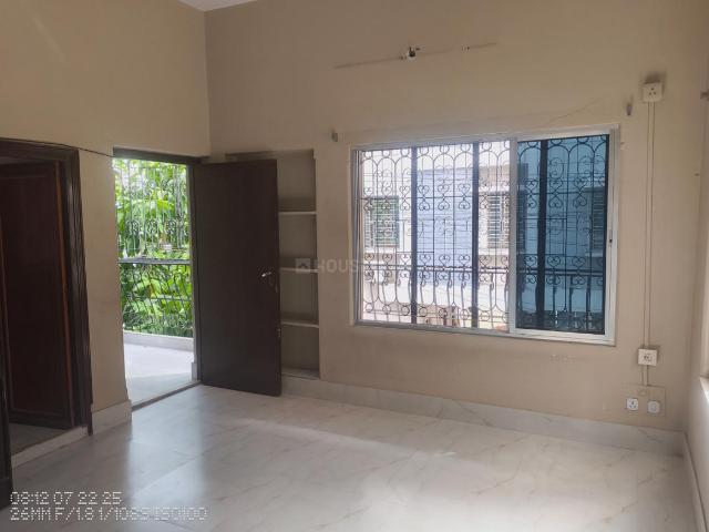 2 BHK Apartment in Lake Gardens for rent Kolkata. The reference number is 15059511