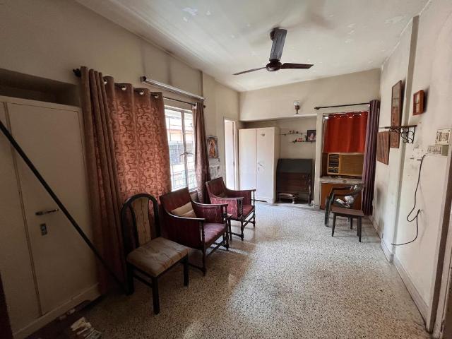 2 BHK Apartment in Lake Gardens for resale Kolkata. The reference number is 19453807