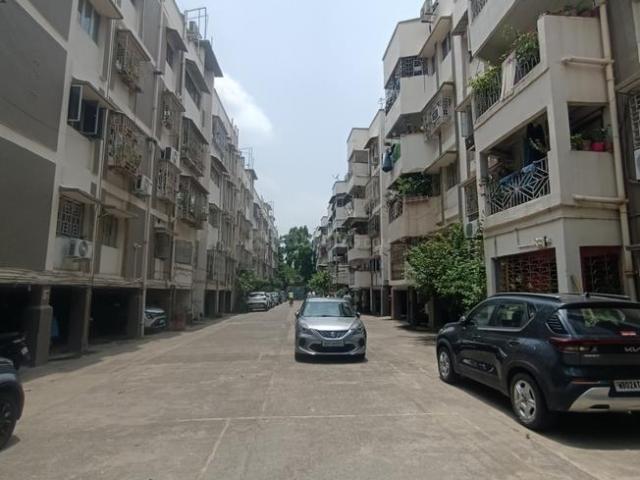2 BHK Apartment in Lake Gardens for resale Kolkata. The reference number is 19858211