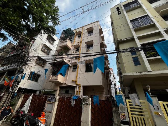 2 BHK Apartment in Lake Gardens for resale Kolkata. The reference number is 20186958
