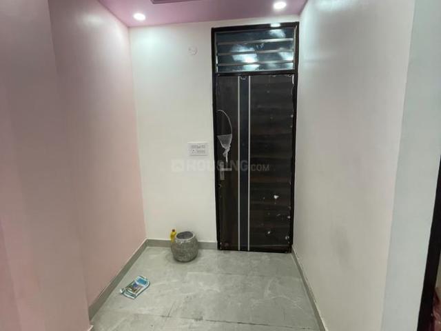 2 BHK Apartment in Moti Nagar for rent New Delhi. The reference number is 20462761