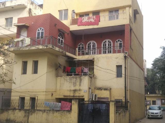 2 BHK Apartment in Mayur Vihar Phase 1 for resale New Delhi. The reference number is 20276979