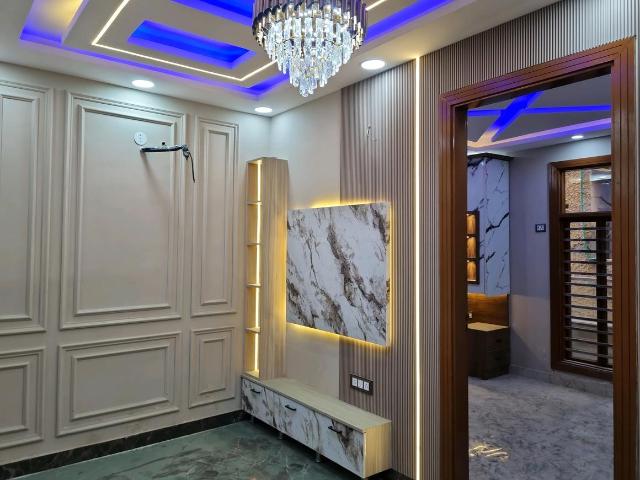 2 BHK Apartment in Madhu Vihar for resale New Delhi. The reference number is 19947574