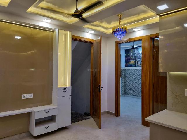 2 BHK Apartment in Madhu Vihar for resale New Delhi. The reference number is 19947275