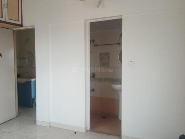 2 BHK Apartment in Magarpatta City for rent Pune. The reference number is 19615382