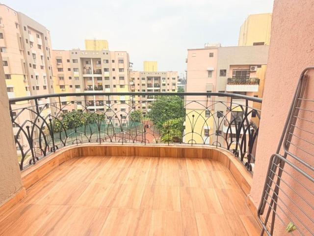 2 BHK Apartment in Magarpatta City for rent Pune. The reference number is 20437262