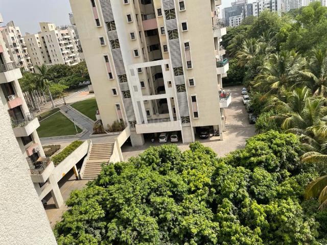 2 BHK Apartment in Magarpatta City for rent Pune. The reference number is 20457000