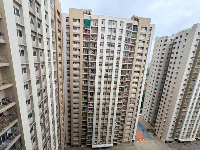 2 BHK Apartment in Magarpatta City for rent Pune. The reference number is 20767252