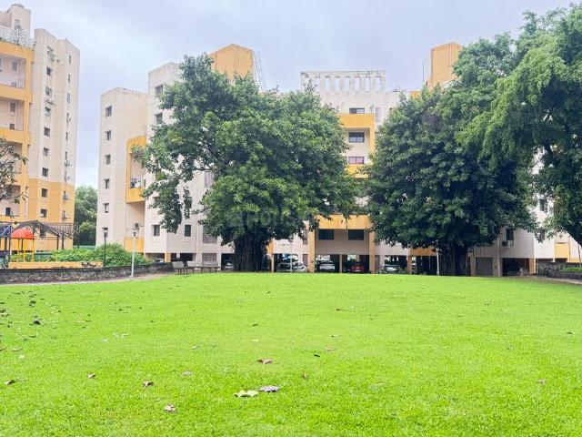 2 BHK Apartment in Magarpatta City for rent Pune. The reference number is 20816216
