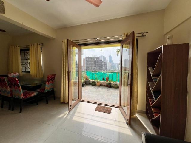 2 BHK Apartment in Magarpatta City for rent Pune. The reference number is 20884570