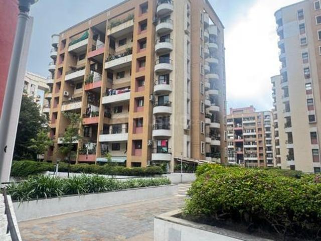 2 BHK Apartment in Magarpatta City for rent Pune. The reference number is 20976619
