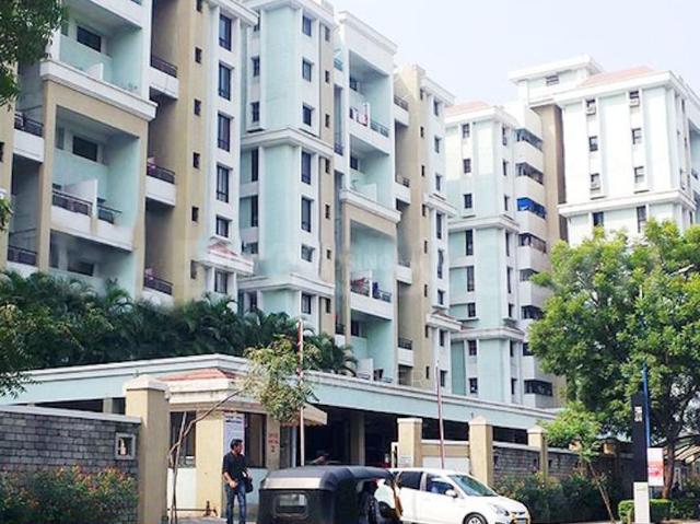 2 BHK Apartment in Magarpatta City for resale Pune. The reference number is 14322252