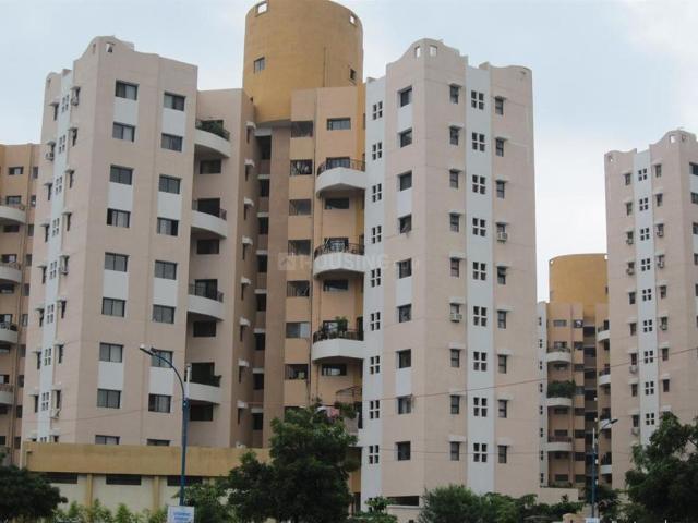 2 BHK Apartment in Magarpatta City for resale Pune. The reference number is 14322233