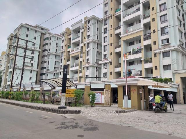 2 BHK Apartment in Magarpatta City for resale Pune. The reference number is 19650321