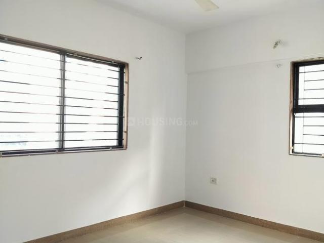 2 BHK Apartment in Magarpatta City for resale Pune. The reference number is 20279132