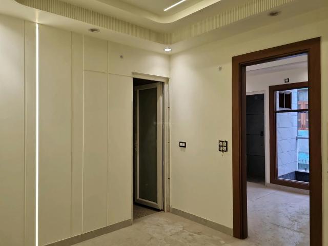 2 BHK Apartment in Mahavir Enclave for resale New Delhi. The reference number is 19584237