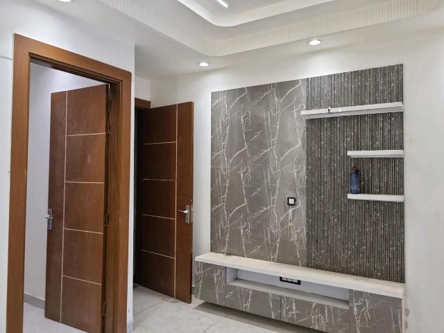 2 BHK Apartment in Mahavir Enclave for resale New Delhi. The reference number is 19584265