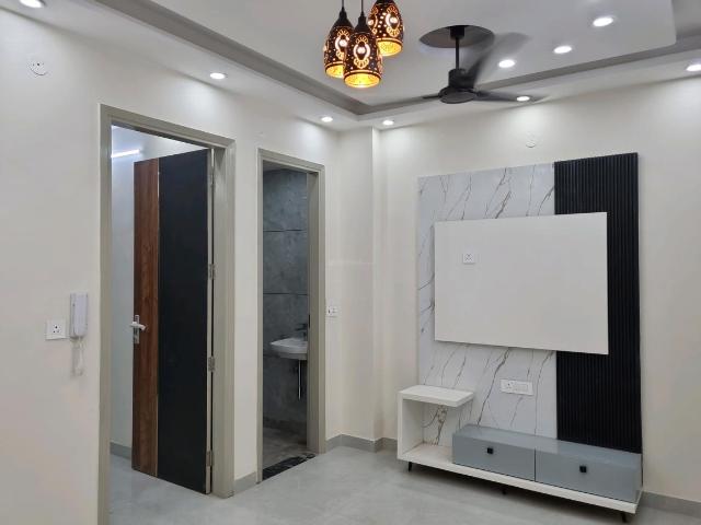 2 BHK Apartment in Mahavir Enclave for resale New Delhi. The reference number is 20758540