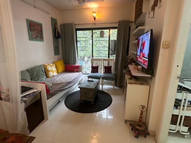 2 BHK Apartment in Mahim for resale Mumbai. The reference number is 20785143