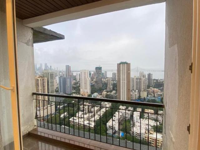 2 BHK Apartment in Mahim for resale Mumbai. The reference number is 20805359