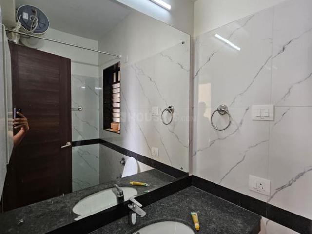2 BHK Apartment in Malad East for resale Mumbai. The reference number is 19262096