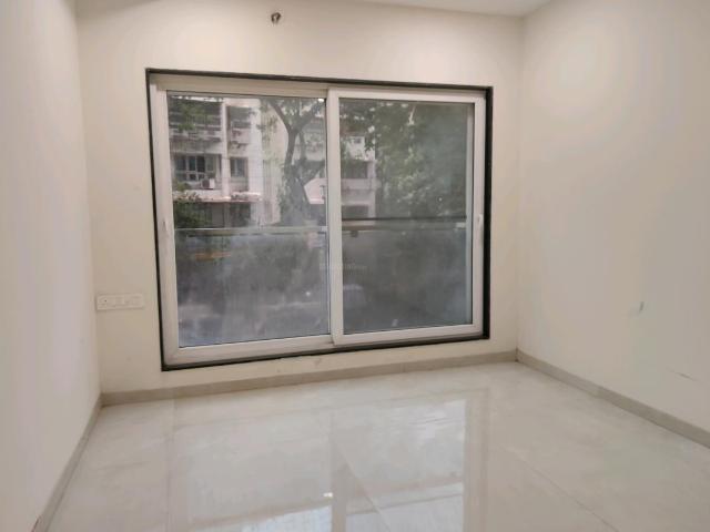 2 BHK Apartment in Malad East for resale Mumbai. The reference number is 20633725