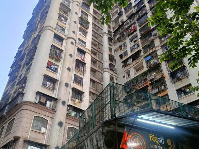 2 BHK Apartment in Malad East for resale Mumbai. The reference number is 20933398