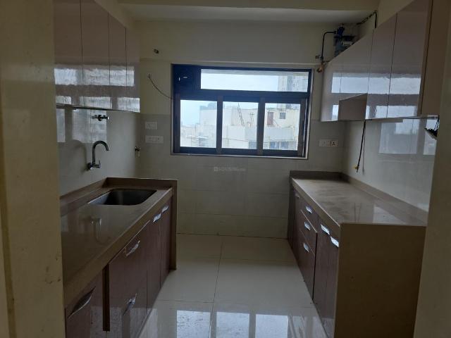 2 BHK Apartment in Malad West for rent Mumbai. The reference number is 18146131