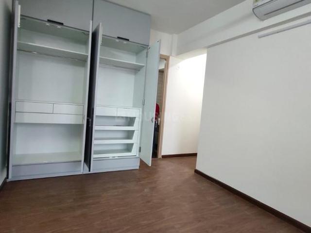 2 BHK Apartment in Malad West for rent Mumbai. The reference number is 19658600