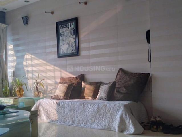 2 BHK Apartment in Malad West for rent Mumbai. The reference number is 19747447