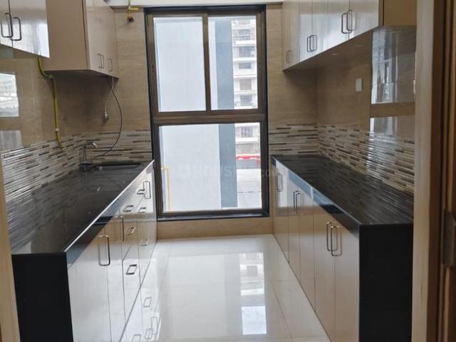 2 BHK Apartment in Malad West for rent Mumbai. The reference number is 20273798