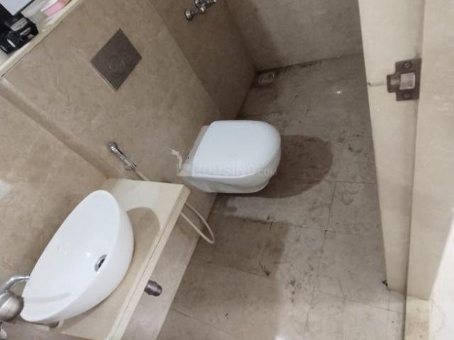 2 BHK Apartment in Malad West for rent Mumbai. The reference number is 20335561
