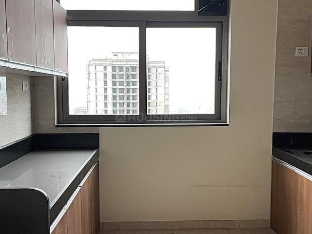 2 BHK Apartment in Malad West for resale Mumbai. The reference number is 17398592